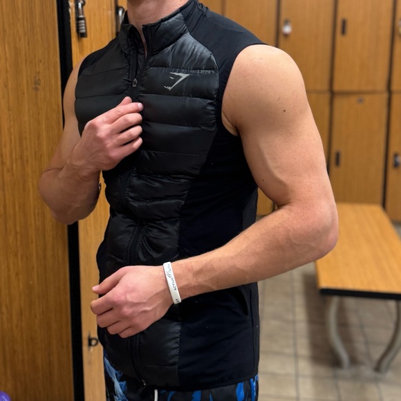 GYMSHARK MEN INSULTED VEST JACKET WARM COAT DOWN POLYESTER QUILTED SLEEVELESS S - Picture 12 of 16